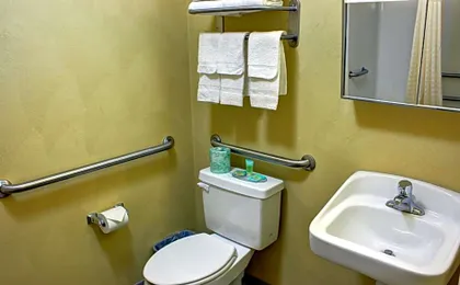 Luxbury Inn & Suites