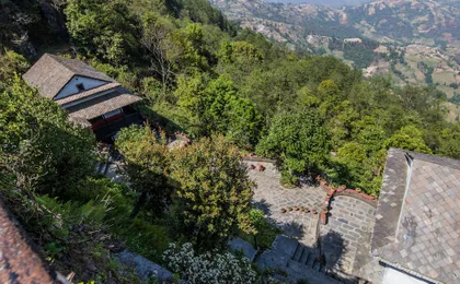 Everest Manla Resort