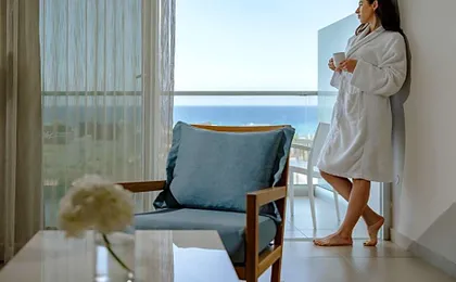 Seasons Hotel (Adults Only)