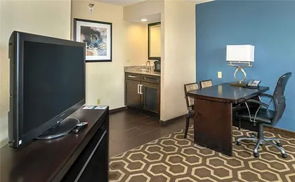 Embassy Suites By Hilton Hotel St. Louis-Airport