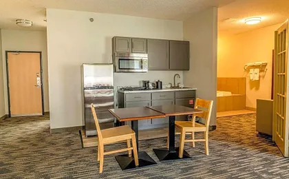 Country Inn & Suites by Radisson, Brookings, SD