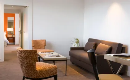 SUITE LOUNGE