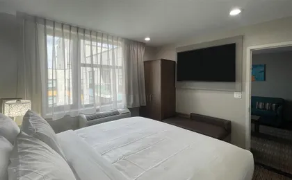 Guest room
