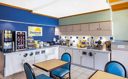 Days Inn & Suites by Wyndham Corpus Christi Central