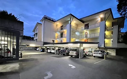 Boathouse Resort (Water Front)