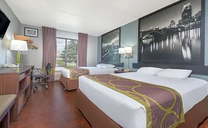 Super 8 by Wyndham Bloomington/Airport