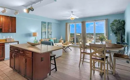 Laketown Wharf 1037
