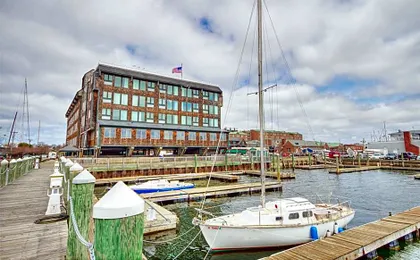 Wyndham Inn on Long Wharf