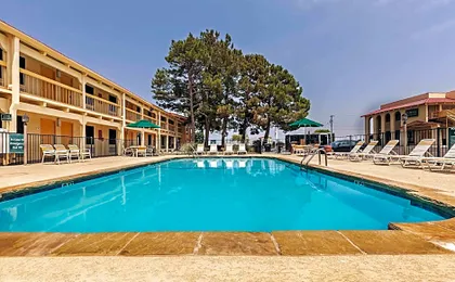 La Quinta Inn & Suites by Wyndham And Conference Center San Angelo