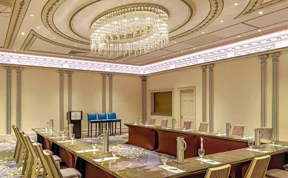 Sheraton Commander Hotel