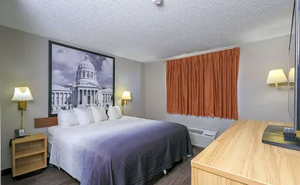 Super 8 by Wyndham Smithville/Kansas City