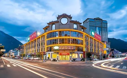 Vienna Hotel Tibet Linzhi Pedestrian Street Hebin Road