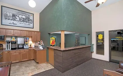 Super 8 by Wyndham Willmar