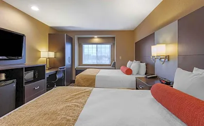 Best Western Plus Woodstock Inn & Suites