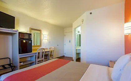 Motel 6-Dale, IN
