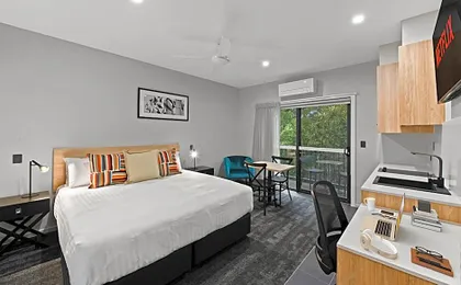 AVENUE MOTEL APARTMENTS