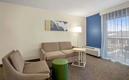 Spark by Hilton Bettendorf Quad Cities