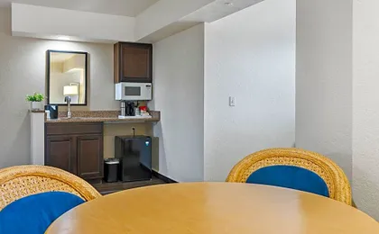 Cherry Tree Inn & Suites