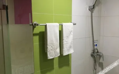Ebai Chain Hotel (Shanghai Hongqiao Railway Station Exhibition Center Branch)