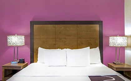 La Quinta Inn & Suites By Wyndham Hartford - Bradley Airport