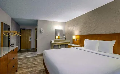 Rodeway Inn & Suites Grand Rapids Southeast