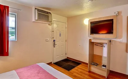 Travelodge by Wyndham Brattleboro VT