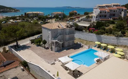 Kouros Apartments & Studios