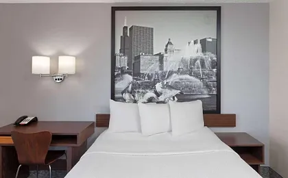 Super 8 by Wyndham Romeoville Bolingbrook