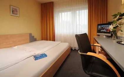 Hotel Triton