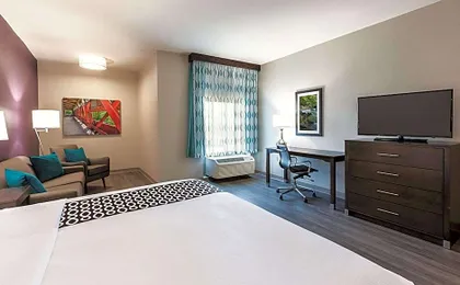 La Quinta Inn & Suites by Wyndham Terre Haute