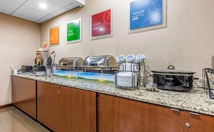 Comfort Inn & Suites Airport-American Way