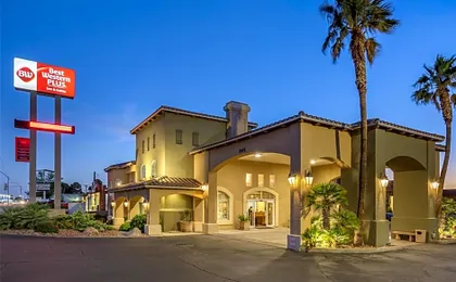 Best Western Plus A Wayfarer's Inn and Suites