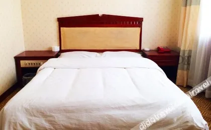 Pai Hotel (Jingbian North Street Old Station Store)