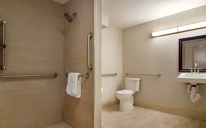 Red Roof Inn PLUS & Suites Erie