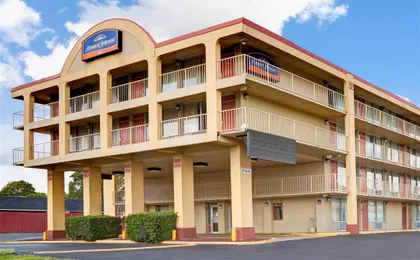 Welcome to the Howard Johnson Downtown Opryland.