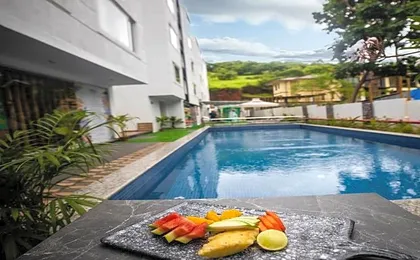 HUE GUH The Porto Candolim
