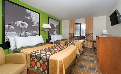 Super 8 by Wyndham Rochester Mayo Clinic Area