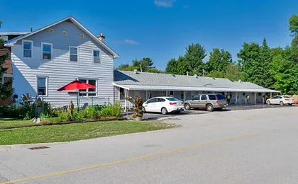 Oakwood Motel
