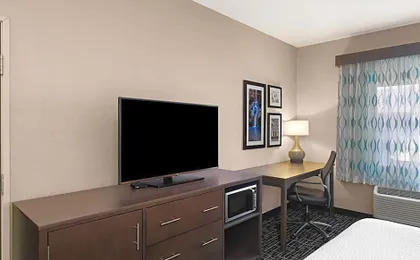La Quinta Inn & Suites by Wyndham Fayetteville