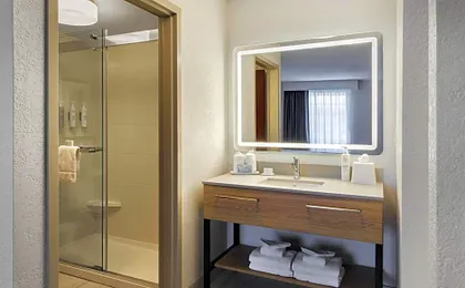 Hampton Inn & Suites Greenfield