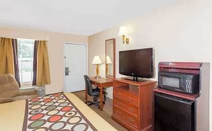 Super 8 by Wyndham Statesboro
