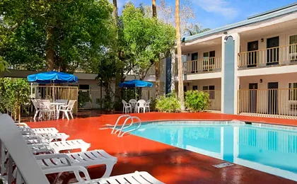 Travelodge by Wyndham Bakersfield