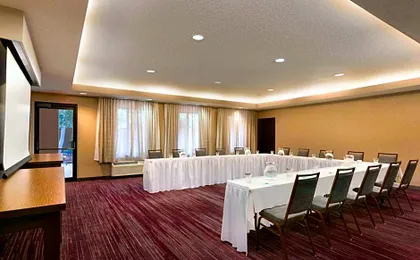 Courtyard by Marriott Bloomington Normal