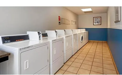 Motel 6 Anaheim, CA - Maingate