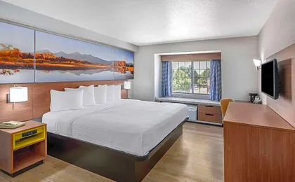 Days Inn & Suites by Wyndham Greeley