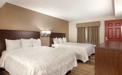 Red Roof Inn PLUS & Suites Erie
