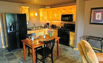 Beaver Lakefront Cabins - Couples Only Getaways