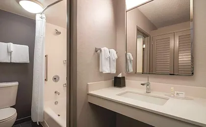 Courtyard by Marriott Seattle Southcenter