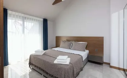 Bi Suites