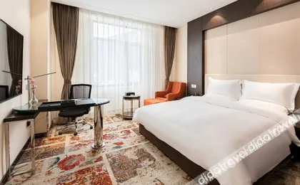 Red spruce Hotel, Bomi